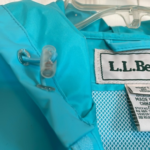 Women’s LL Bean Sz M Aqua hooded raincoat 2 front/1 interior pockets ventilation - Picture 11 of 12